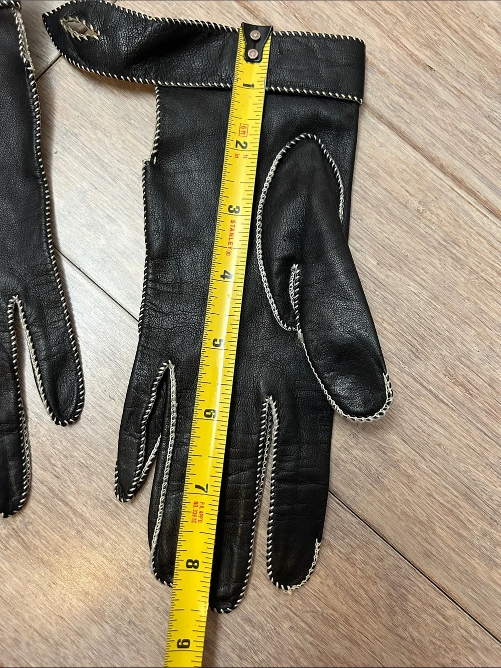 Women's Black Leather Gloves with Contrast Stitching sz 6